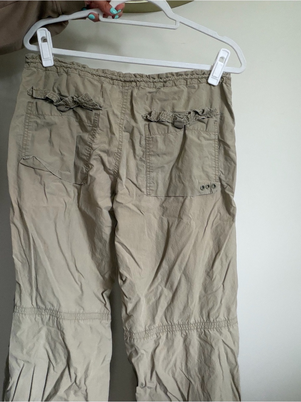 VTG Old Navy Women's Light Tan Cargo-Inspired Trousers